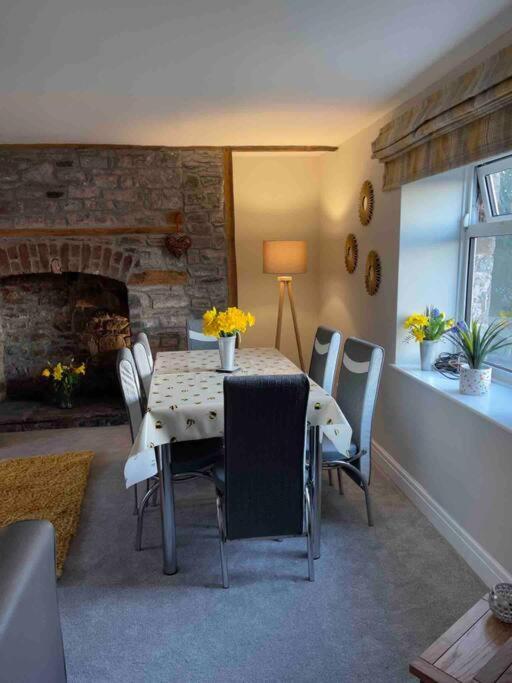 Yew Tree Cottage, 3 Bedroom, 4 Church Row Defynnog Devynock Exterior foto